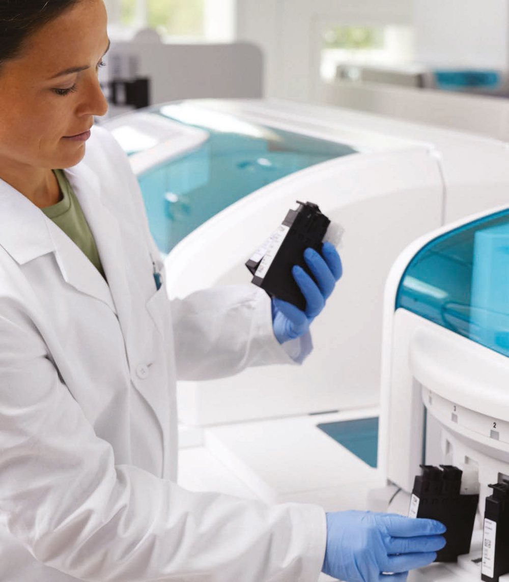 Carregamento de insumos em equipamento de anatomia patológica
